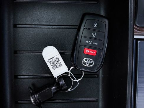 Used 2024 Toyota Tundra Platinum AWD/4WD image 31