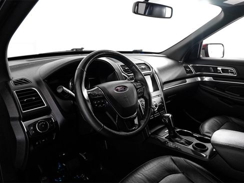 Used 2019 Ford Explorer Limited w/ Class III Trailer Tow Package image 2