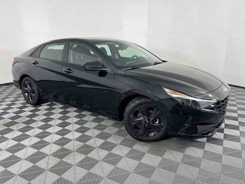 Used 2022 Hyundai Elantra SEL w/ Convenience Package image 2