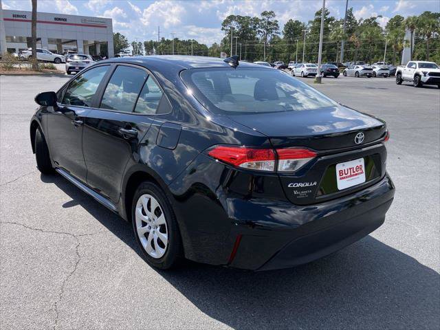 Certified 2025 Toyota Corolla LE FWD image 3