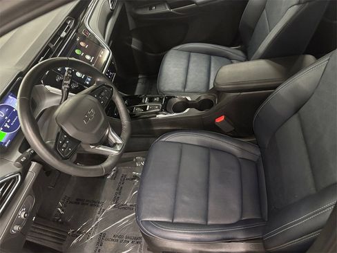 Used 2023 Chevrolet Bolt EUV LT w/ Convenience Package image 10