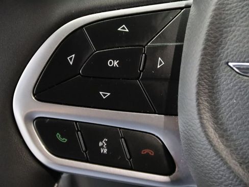 Used 2026 Chrysler Pacifica Limited FWD image 17