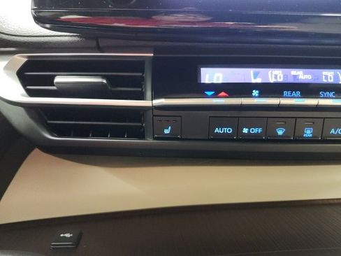 Certified 2022 Toyota Sienna XLE image 64