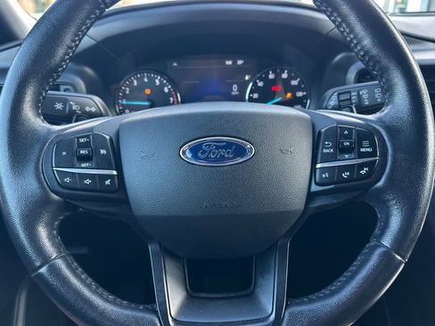 Used 2020 Ford Explorer XLT image 23
