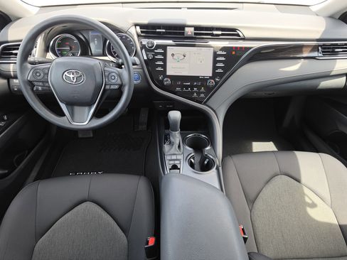 Certified 2020 Toyota Camry LE w/ Sunroof Package image 8