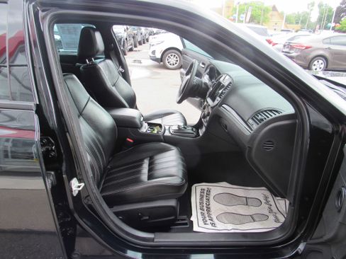 Used 2023 Chrysler 300 S RWD image 15
