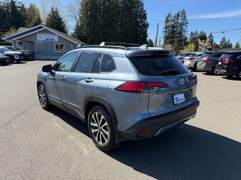 Used 2024 Toyota Corolla Cross XLE w/ Convenience Package image 7