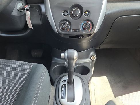 Used 2019 Nissan Versa SV FWD image 11
