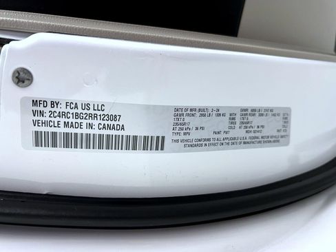 Used 2024 Chrysler Pacifica Touring-L image 25