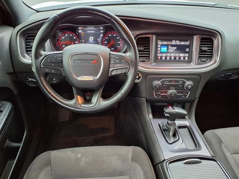 Used 2018 Dodge Charger SXT w/ Blacktop Package image 9