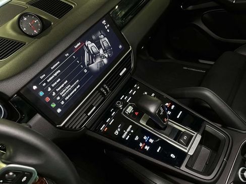 Used 2023 Porsche Cayenne image 33