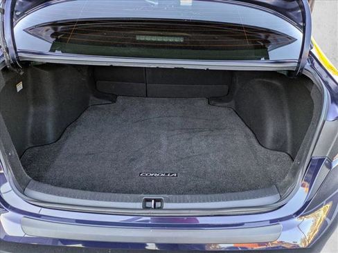 Used 2022 Toyota Corolla LE image 6