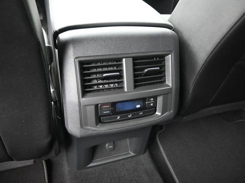 Used 2023 Volkswagen Atlas SE AWD/4WD image 15
