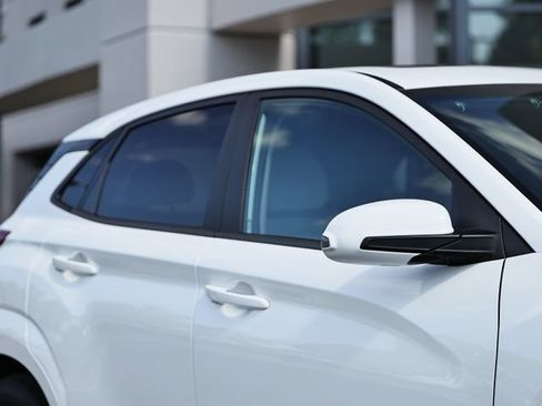 Used 2023 Hyundai Kona SEL FWD image 3