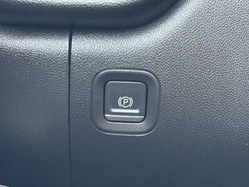 Used 2020 Chevrolet Silverado 1500 Custom Trail Boss w/ Custom Convenience Package image 14