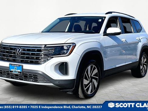 Used 2024 Volkswagen Atlas SE image 3