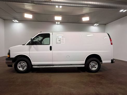 Used 2024 GMC Savana 2500 w/ Driver Convenience Package image 6
