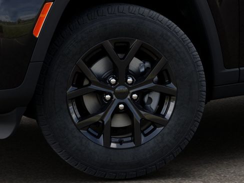 New 2026 Jeep Grand Cherokee Altitude image 5