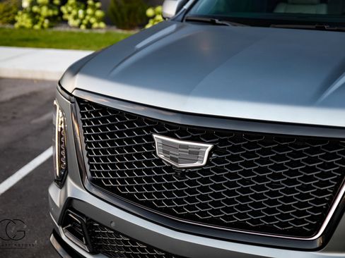 Used 2025 Cadillac Escalade V w/ LPO, ONYX Package AWD/4WD image 22
