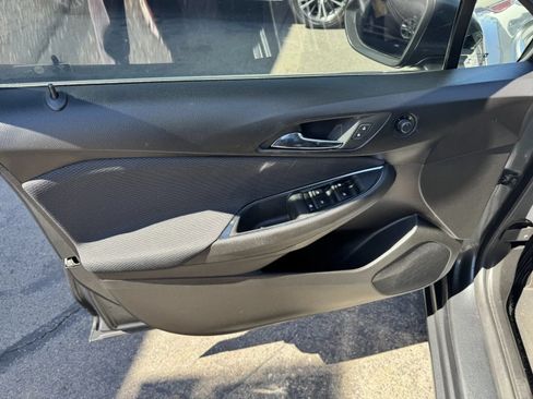 Used 2017 Chevrolet Cruze LT FWD image 10