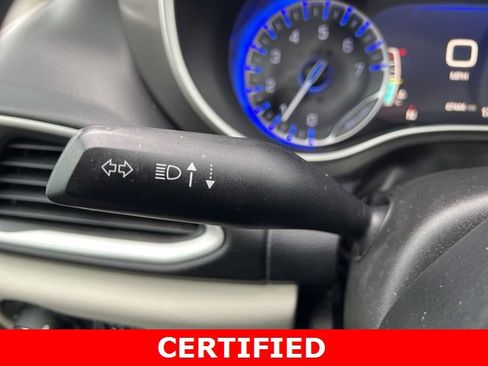 Certified 2022 Chrysler Pacifica Touring-L image 23