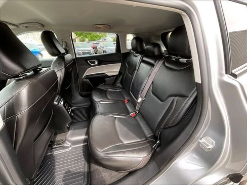 Used 2022 Jeep Compass Limited AWD/4WD image 15