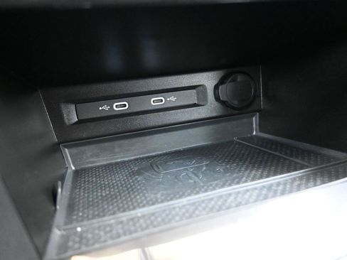 Certified 2023 Volkswagen Tiguan SE image 33