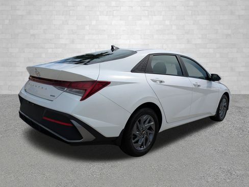 Certified 2024 Hyundai Elantra Blue FWD image 2