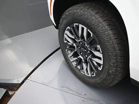 New 2026 Chevrolet Suburban Z71 w/ Z71 Off-Road Package AWD/4WD image 39