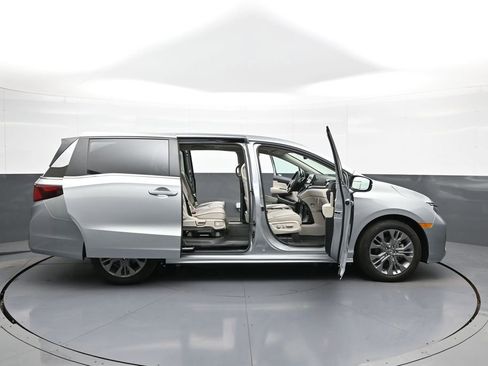 Certified 2025 Honda Odyssey Touring image 45