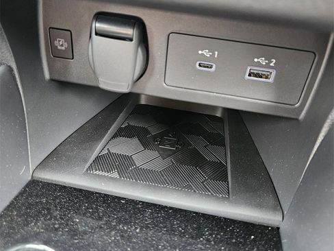 New 2025 Nissan Versa SR w/ Trunk Package image 14