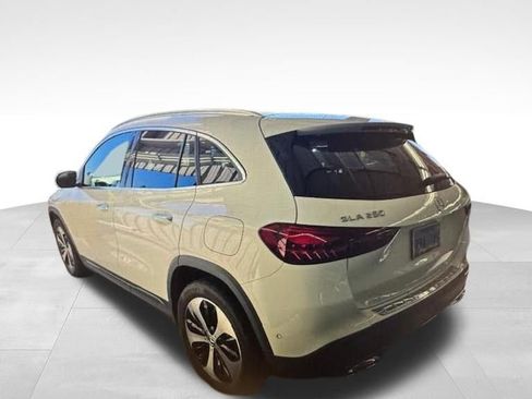 Used 2025 Mercedes-Benz GLA 250 image 2