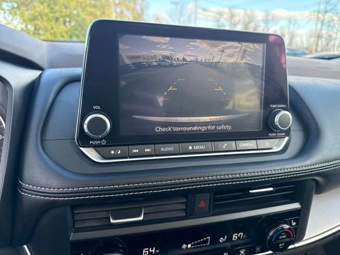 Used 2023 Nissan Rogue SV w/ SV Premium B Package image 31