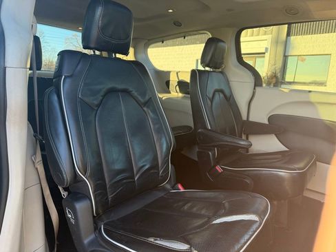 Used 2022 Chrysler Pacifica Limited image 26