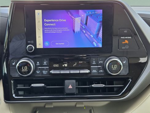 Used 2023 Toyota Highlander XLE FWD image 13