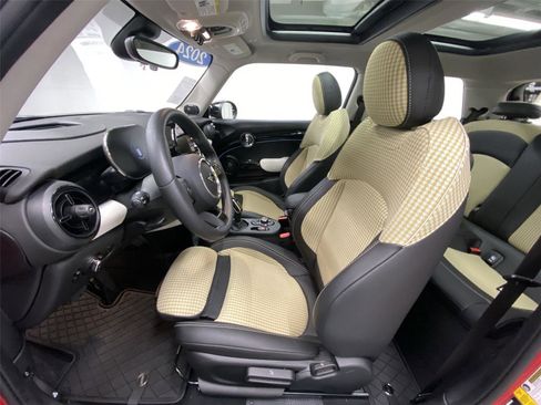 Certified 2024 MINI Cooper SE image 17