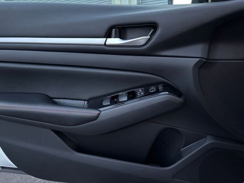 Used 2025 Nissan Altima 2.5 SR image 20