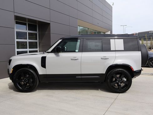 New 2026 Land Rover Defender 110 X-Dynamic SE AWD/4WD image 9