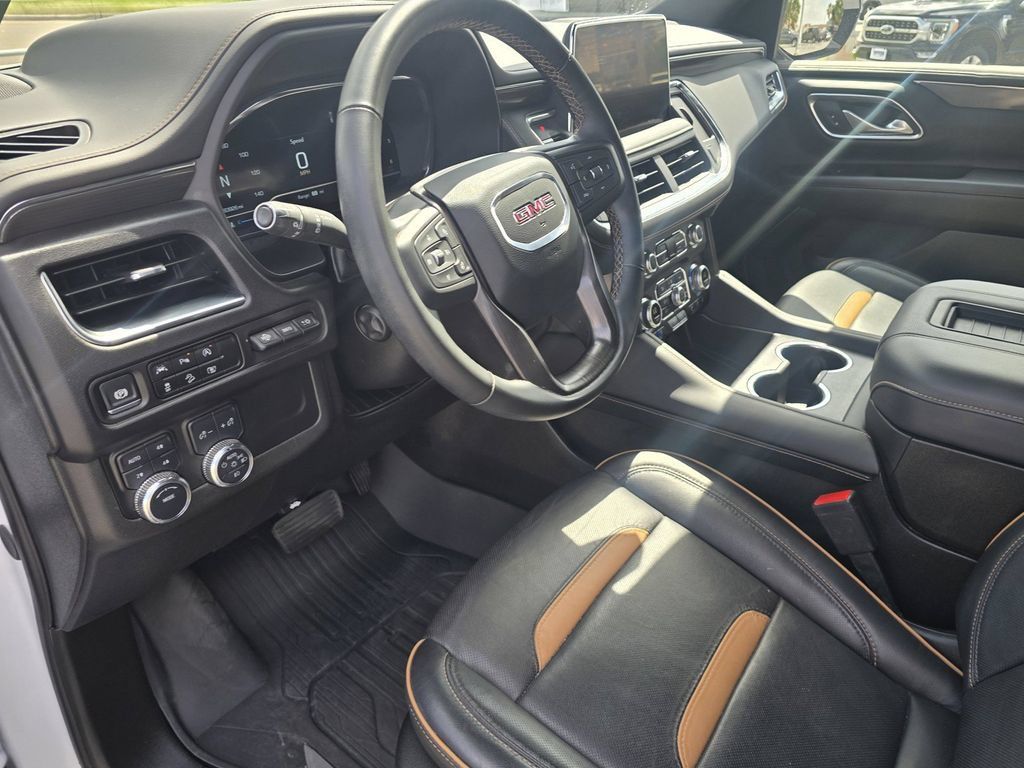 Used 2024 GMC Yukon AT4 w/ Technology Package AWD/4WD image 23