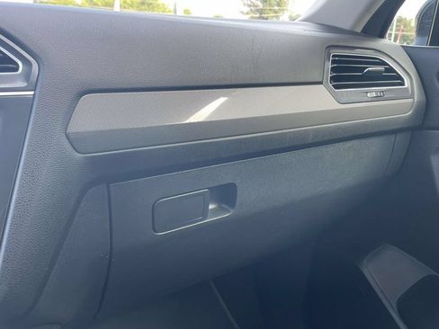 Certified 2023 Volkswagen Tiguan SE FWD image 29