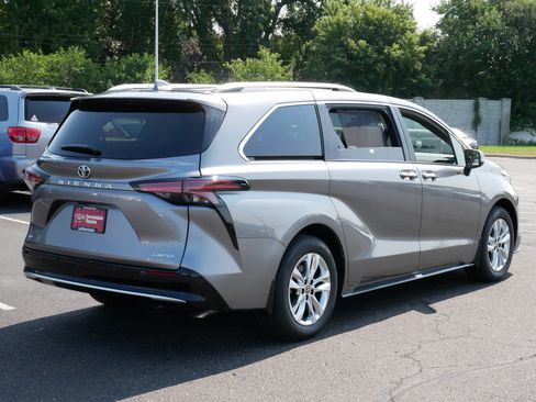 Used 2026 Toyota Sienna Limited FWD image 7