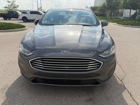 Used 2020 Ford Fusion SE FWD image 2