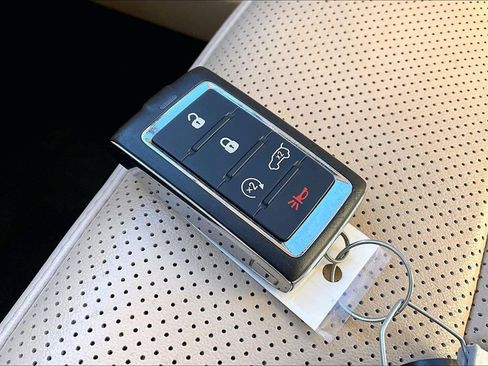 Used 2022 Jeep Grand Cherokee Limited w/ Luxury Tech Group II image 11