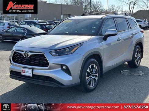 Certified 2022 Toyota Highlander XLE image 4