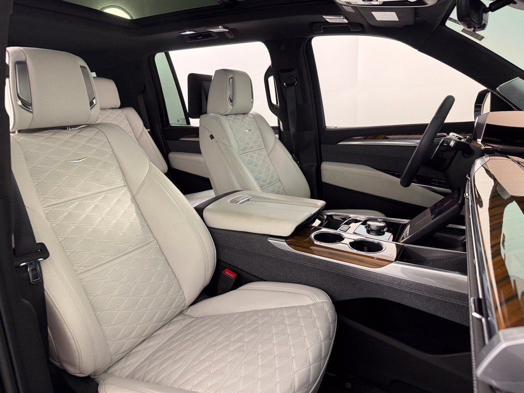 Used 2025 Cadillac Escalade ESV Sport Platinum w/ LPO, ONYX Package AWD/4WD image 14