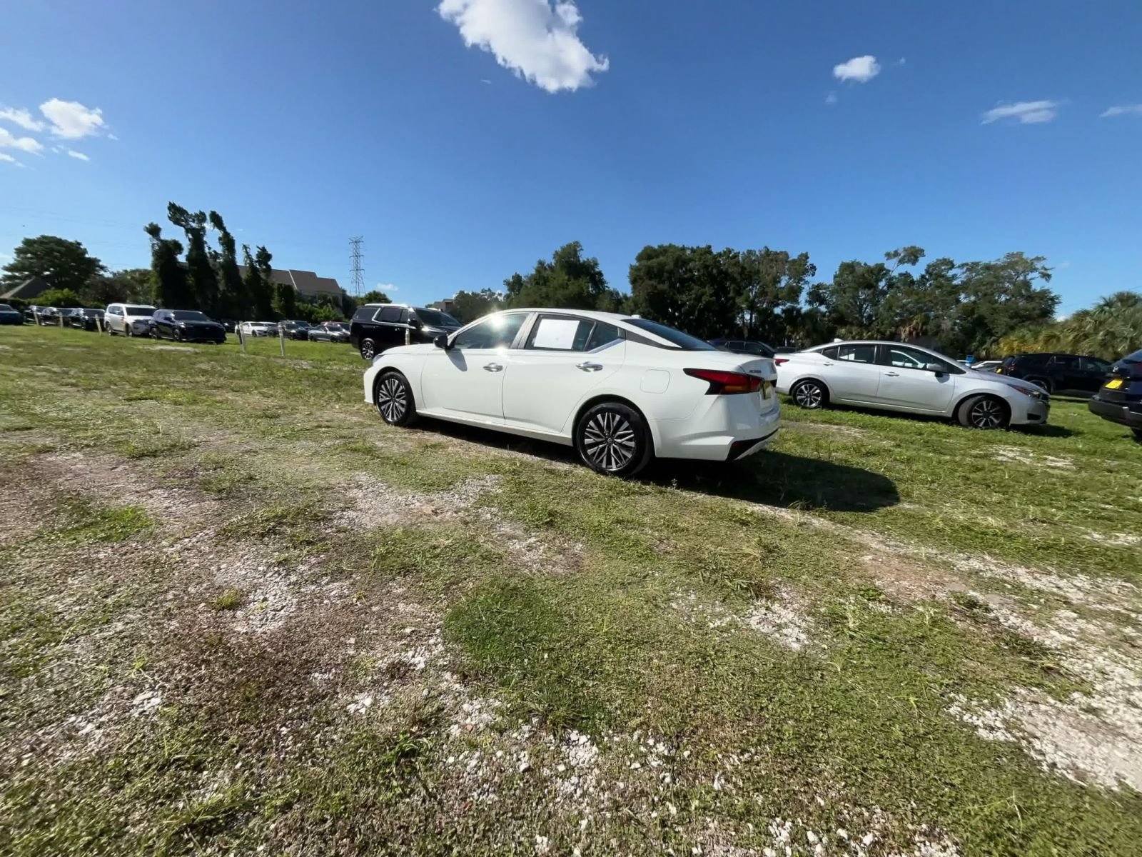 Used 2025 Nissan Altima 2.5 SV FWD image 10