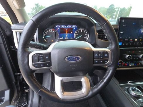 Used 2023 Ford Expedition XLT image 23
