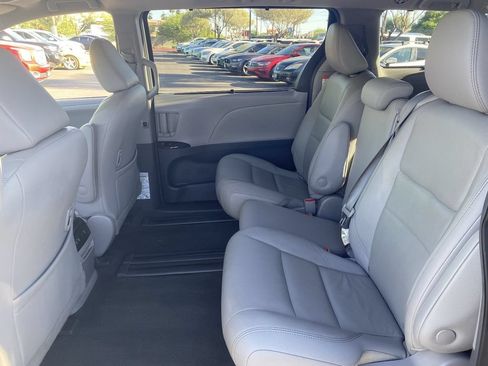Used 2019 Toyota Sienna XLE FWD image 15