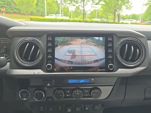 Used 2021 Toyota Tacoma TRD Sport w/ Technology Package AWD/4WD image 22