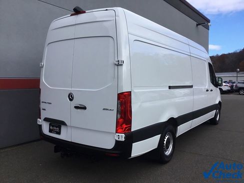 Used 2022 Mercedes-Benz Sprinter 2500 image 11